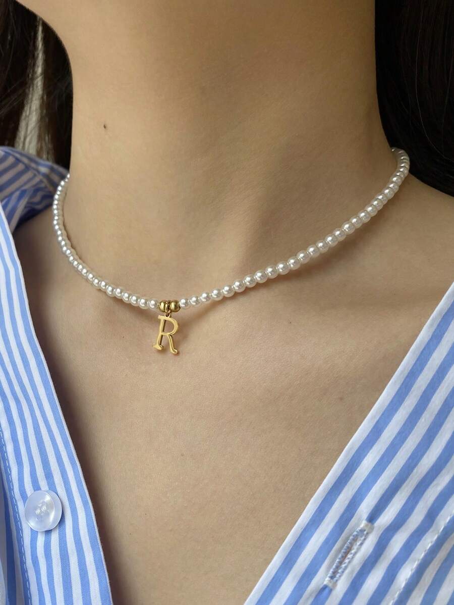 Perlenkette mit Initialen - Personalisierte Halskette mit Perlen