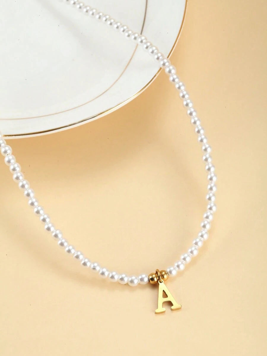 Perlenkette mit Initialen - Personalisierte Halskette mit Perlen