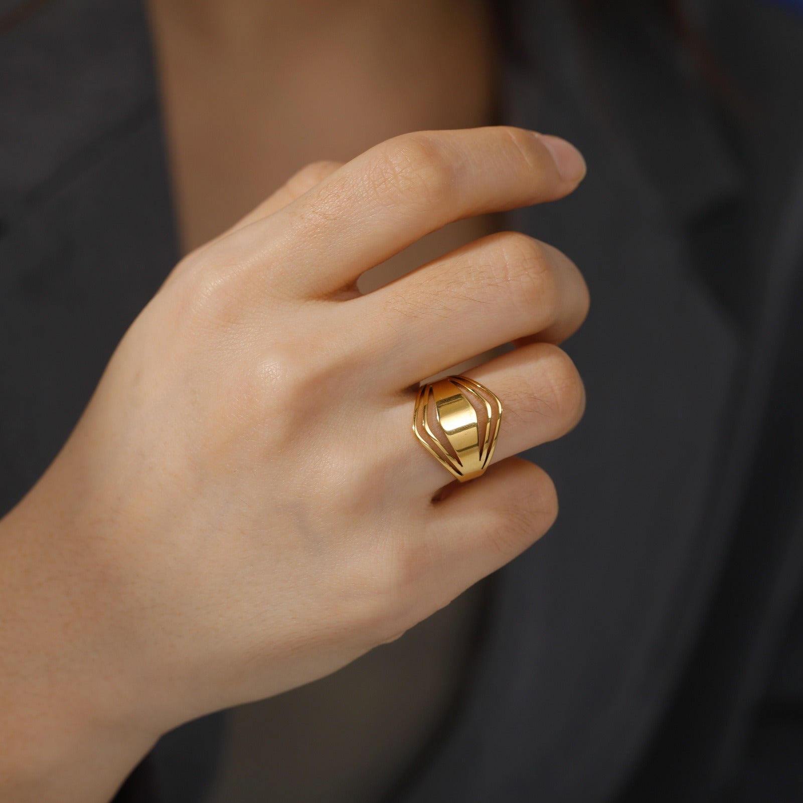Britanny – Eleganter Statement-Ring in Gold