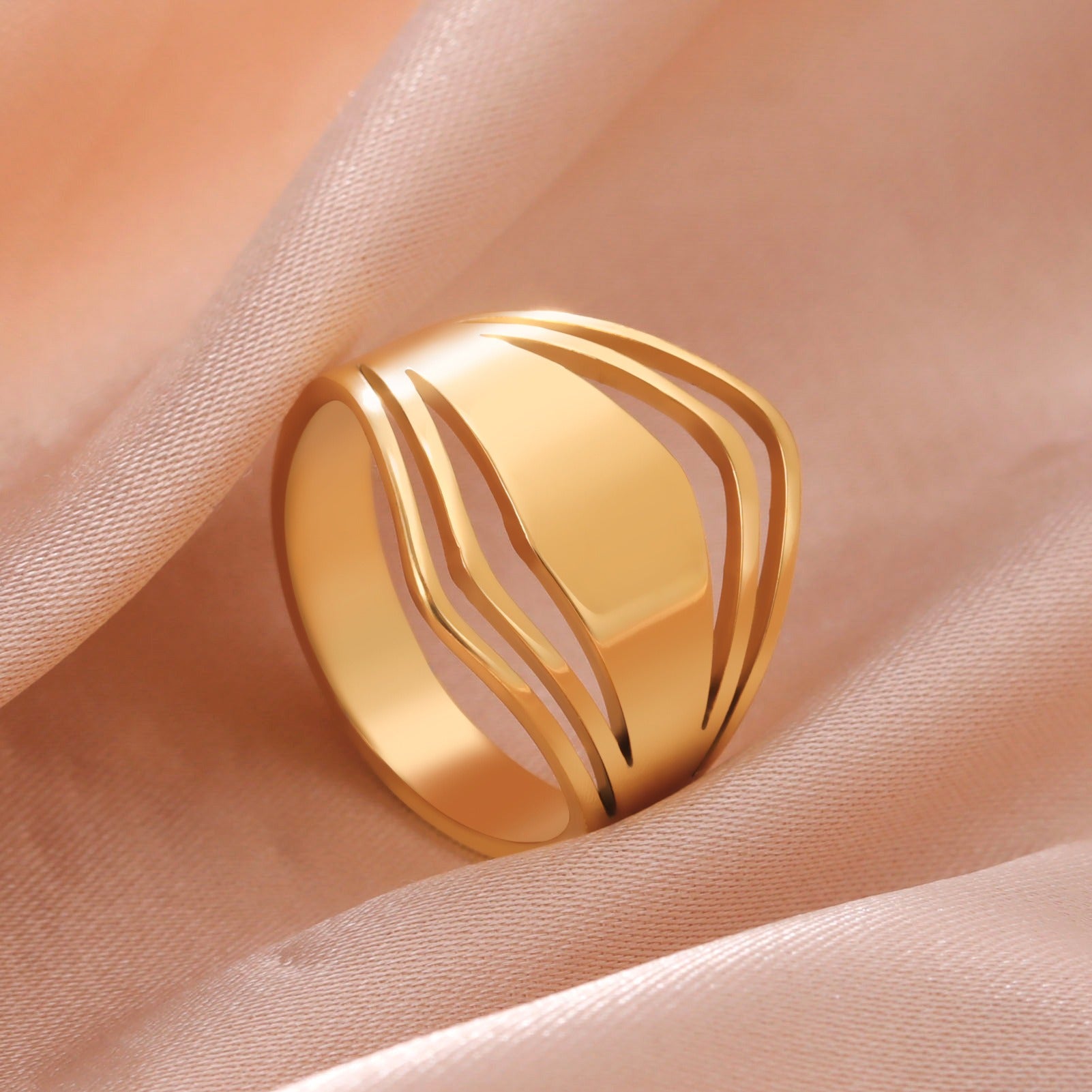 Britanny – Eleganter Statement-Ring in Gold