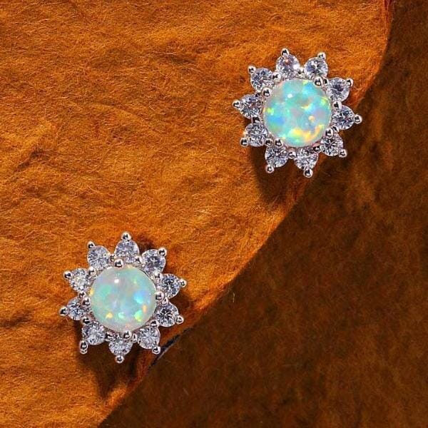 Hermione – Feine Ohrringe Weißer Feueropal