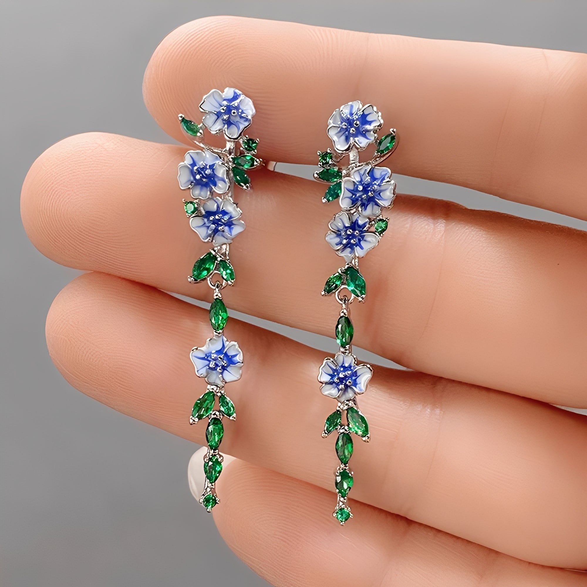 Sophie – Ohrringe Ketten Blaue Blumen