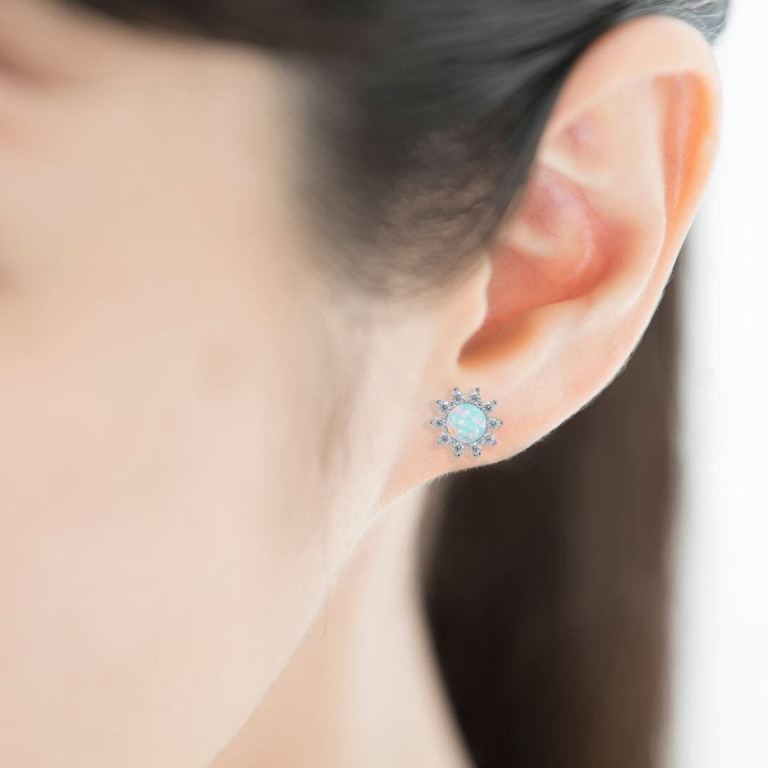 Hermione – Feine Ohrringe Weißer Feueropal