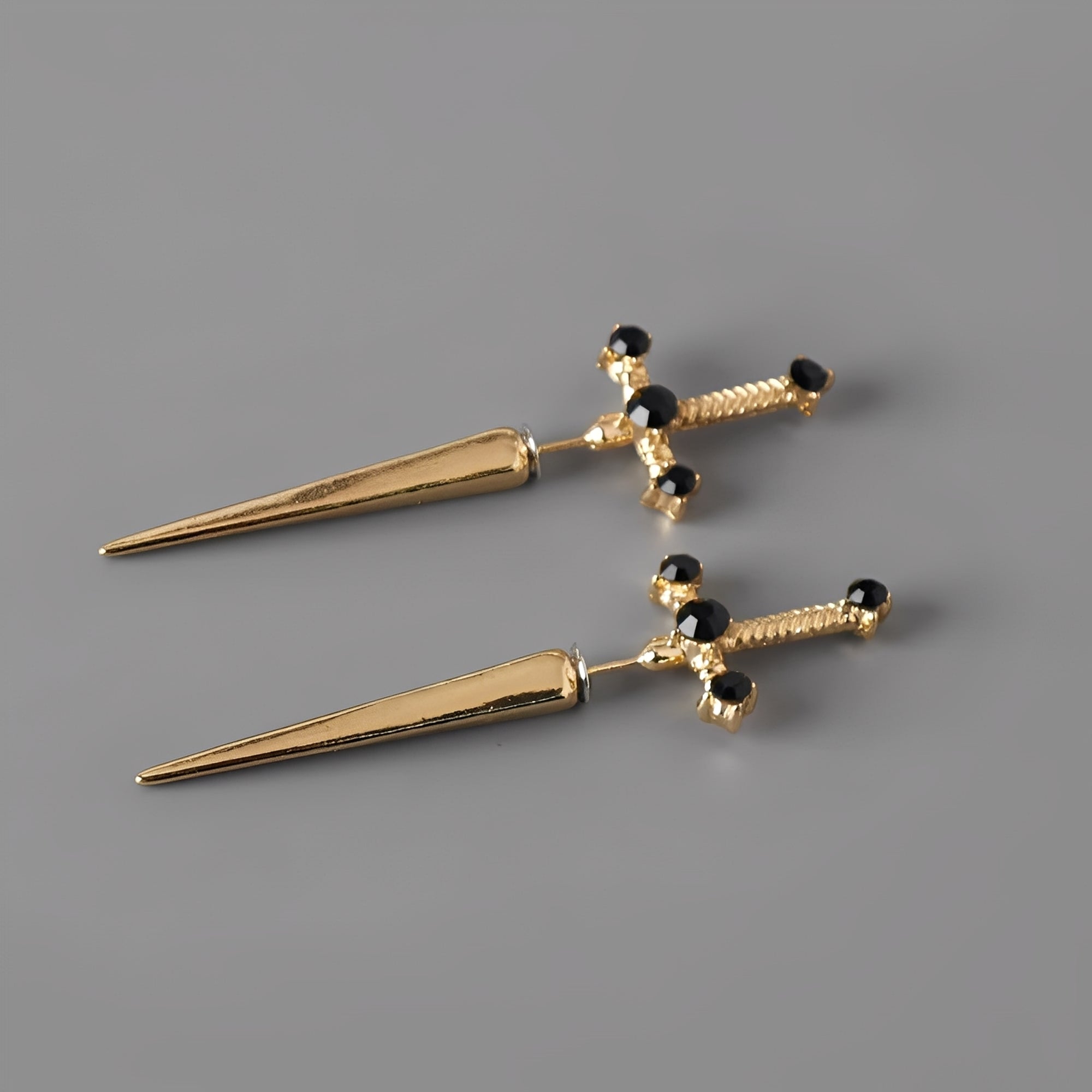 Lionore – Gothische Schwert-Ohrringe