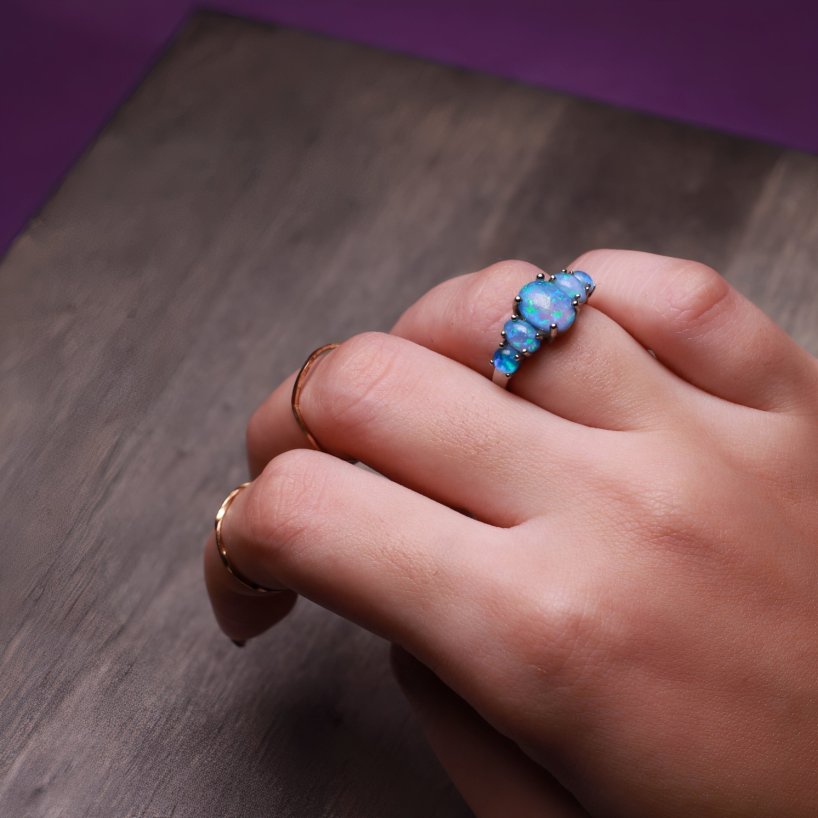 Merly – Ring Blauer Feueropal aus Silber