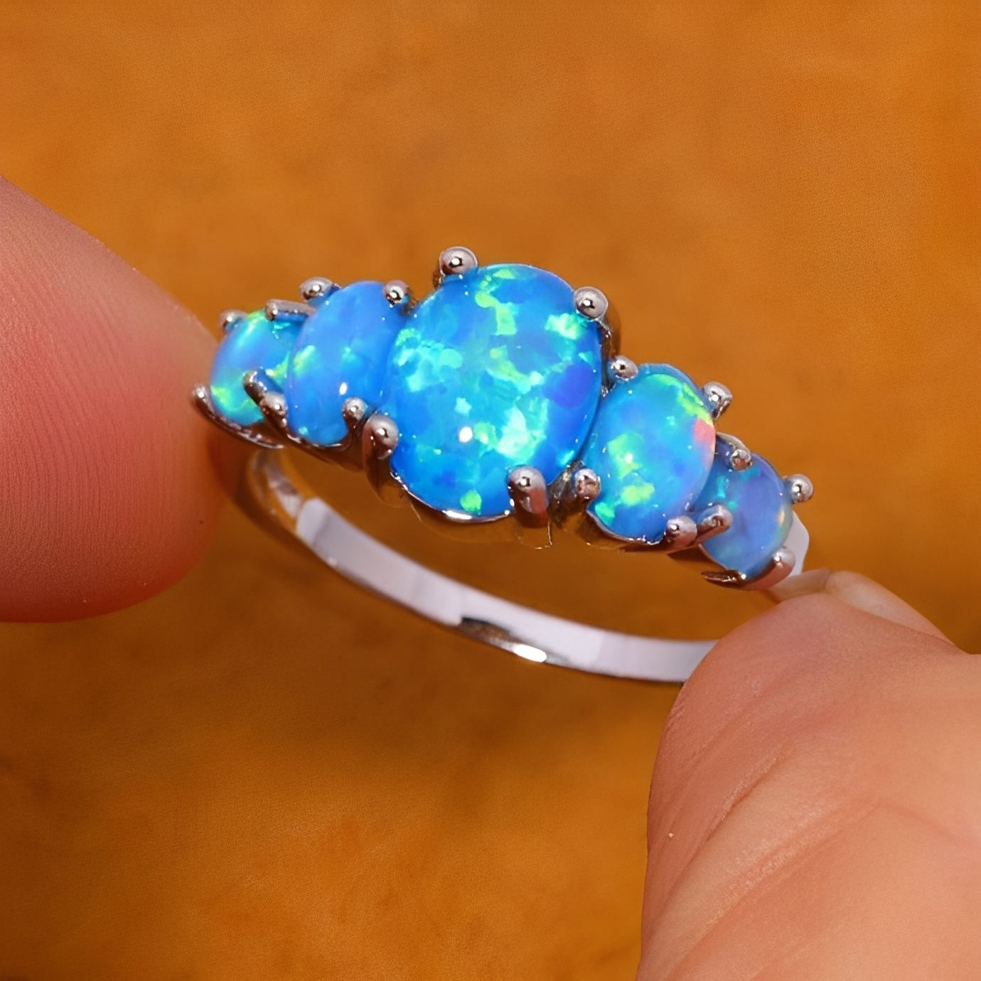 Merly – Ring Blauer Feueropal aus Silber