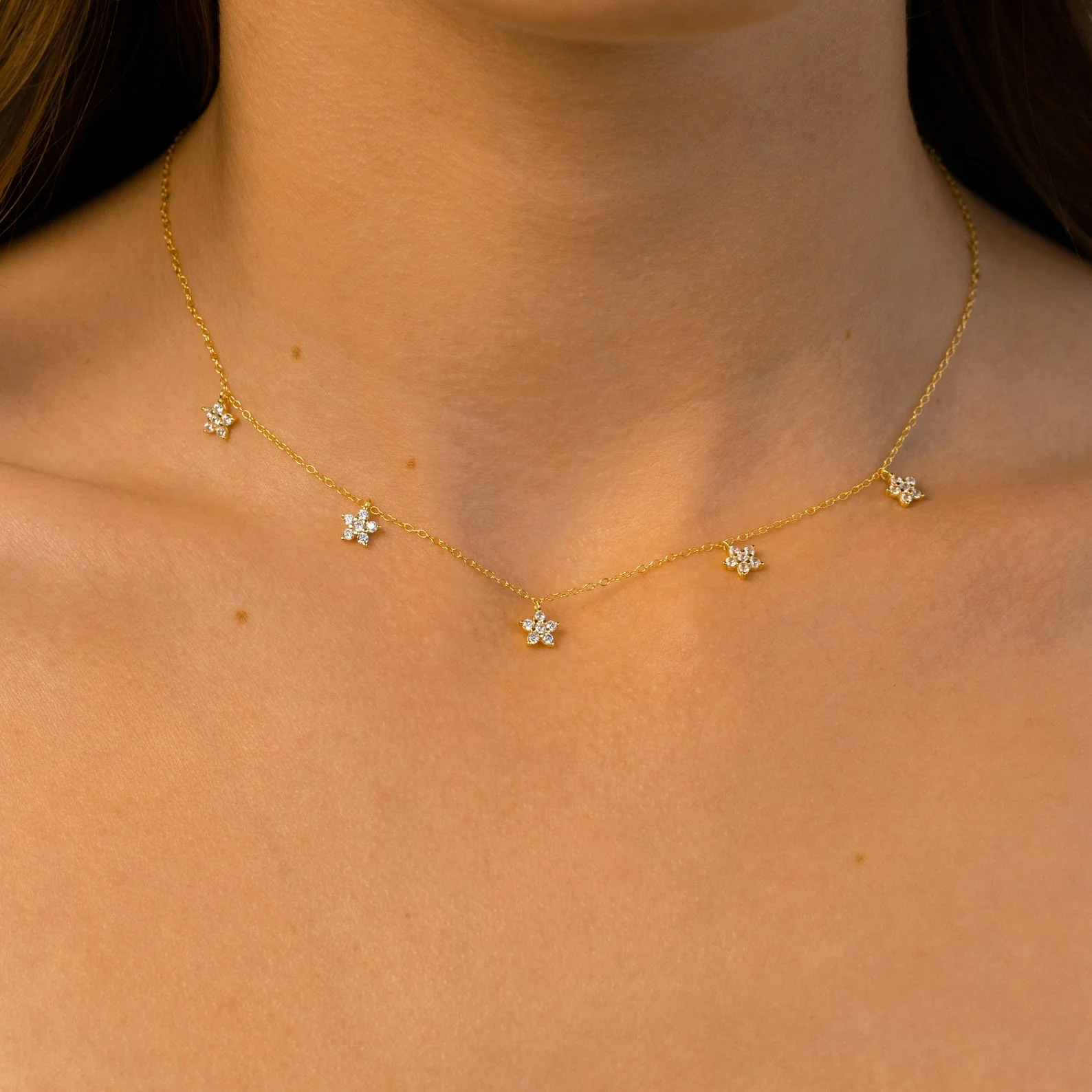 Zierliche Diamant-Blumen-Halskette