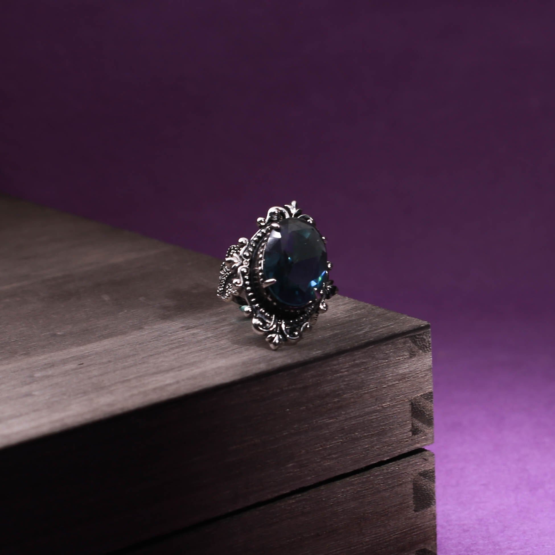 Ysoria – Ring Pfau in Blauem Saphir Vintage