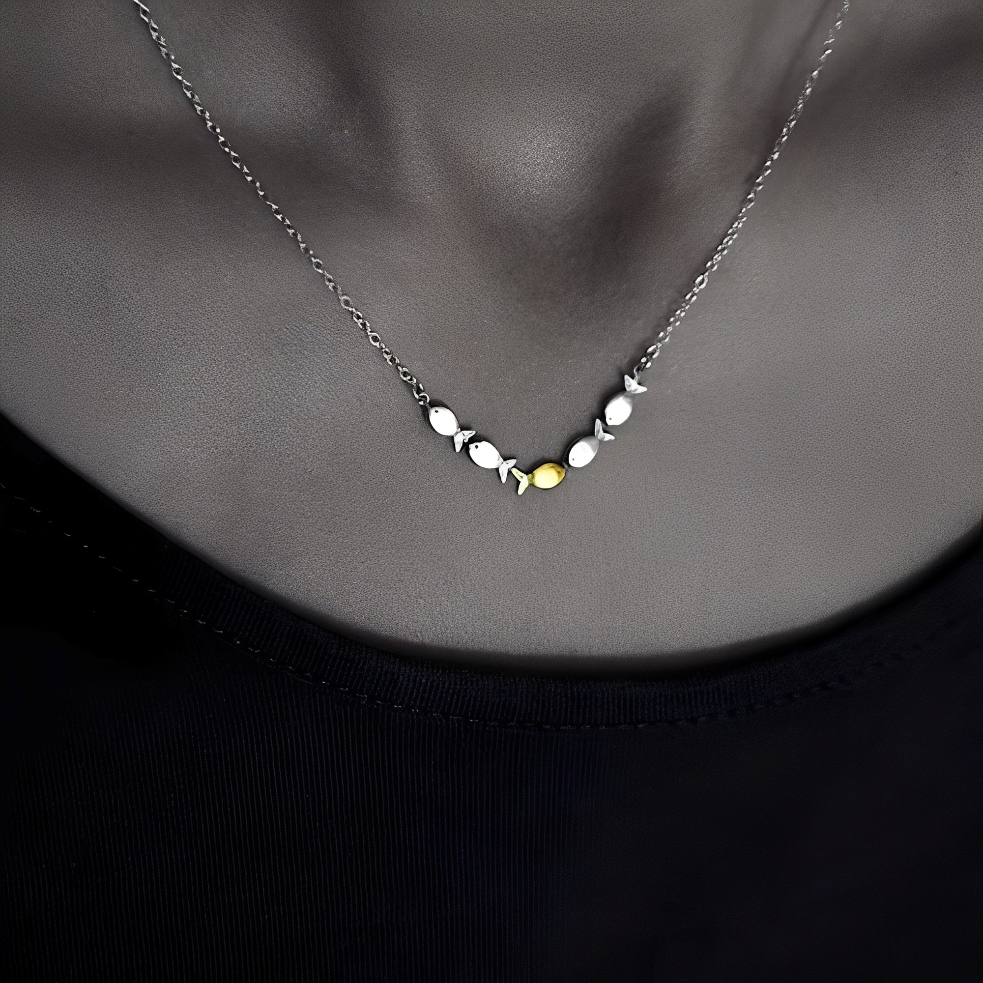 Amandine – Elegante Goldfisch-Halskette