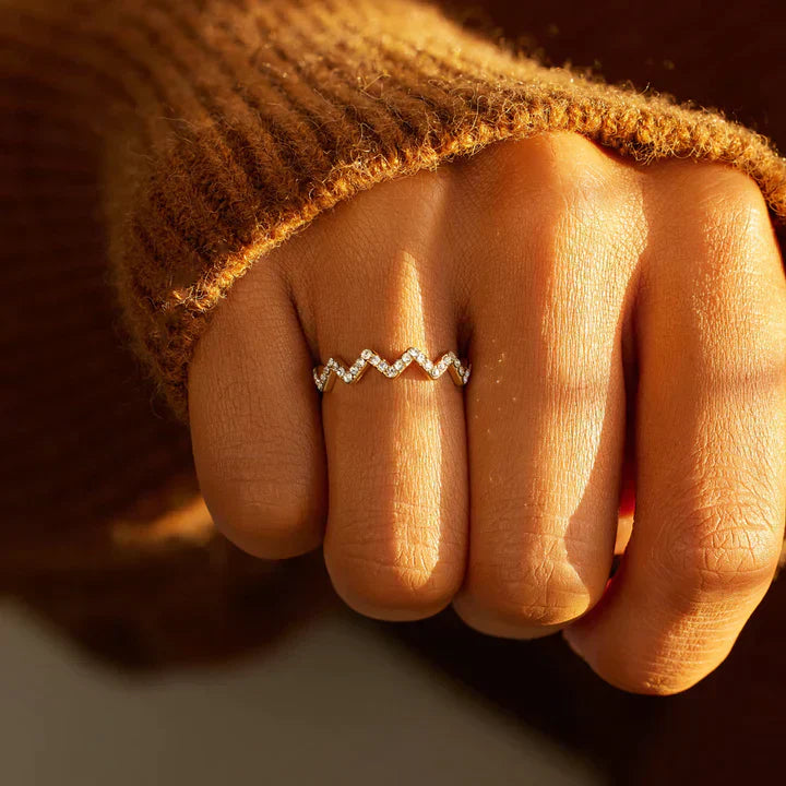 Hina – Verstellbarer Goldener Ring