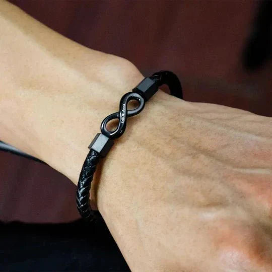 Hani – Personalisiertes Unendlichkeit Armband aus Leder