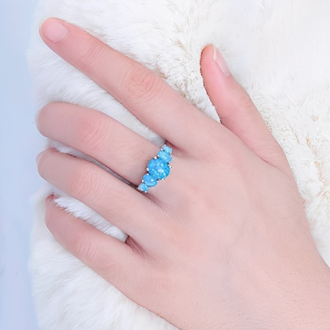 Merly – Ring Blauer Feueropal aus Silber