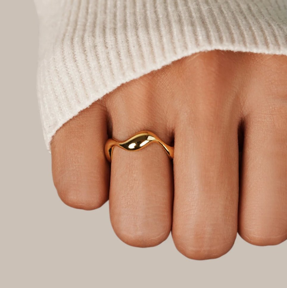 Tarah – Ring Welle aus 18K Gold