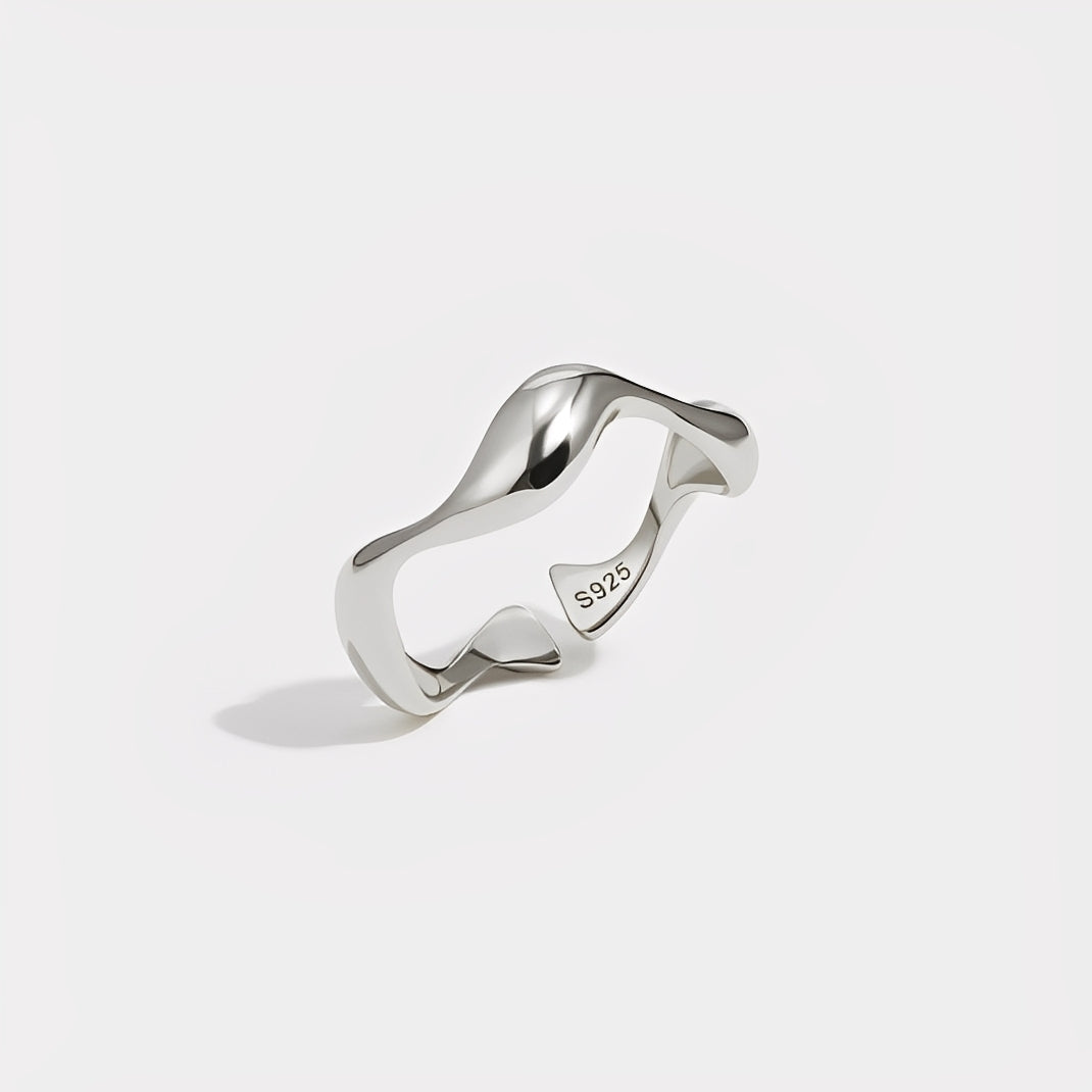 Ondine – Minimalistischer Gewellter Ring