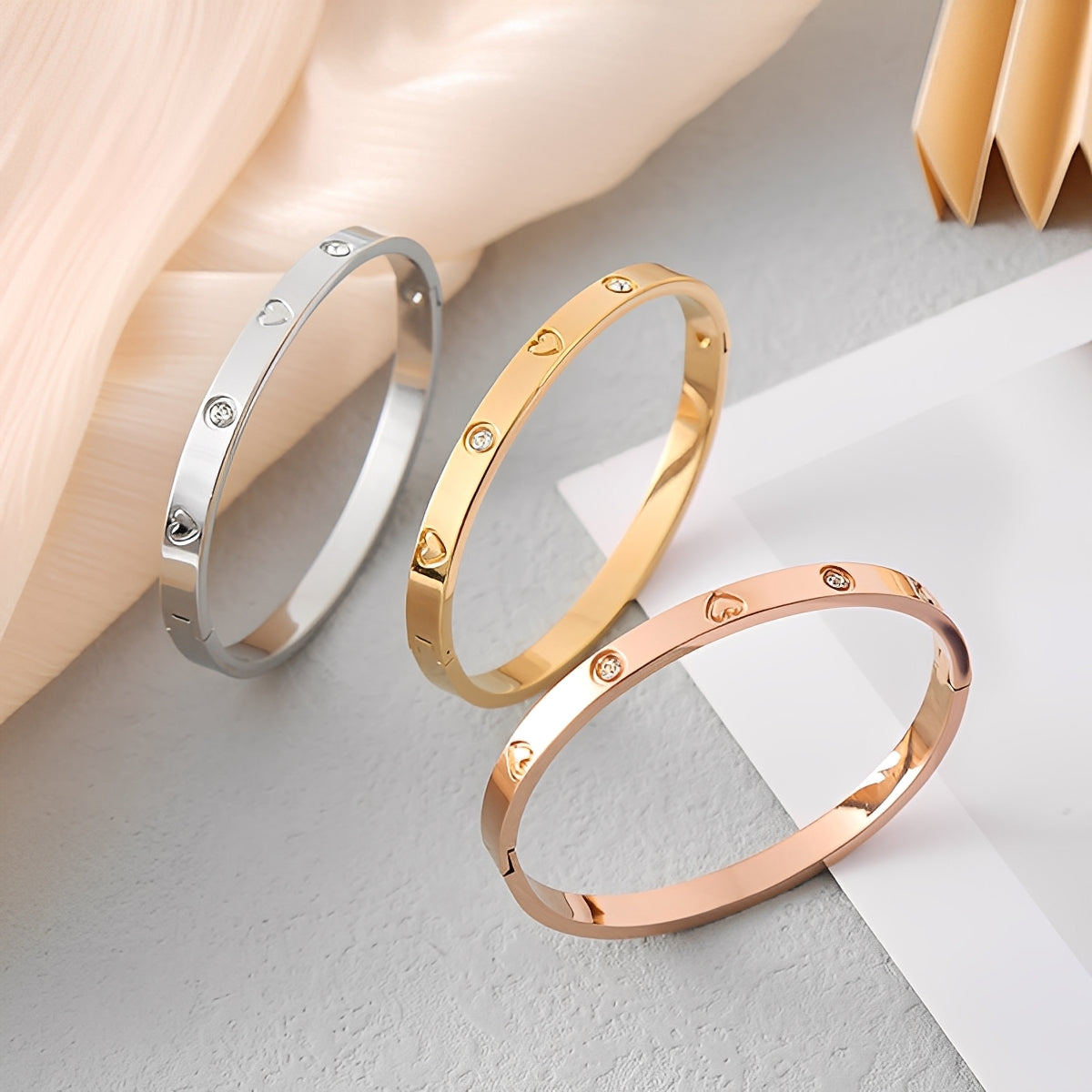 Amora – Armband Herz Gold Elegant