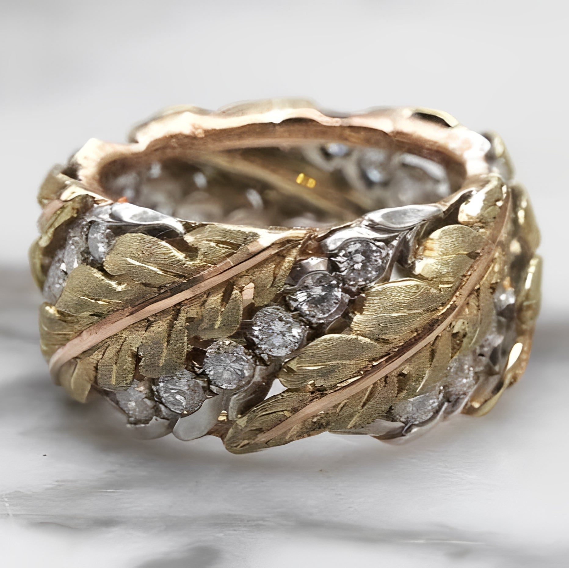 Sheena – Vintage Goldener Ring mit Diamant-Details