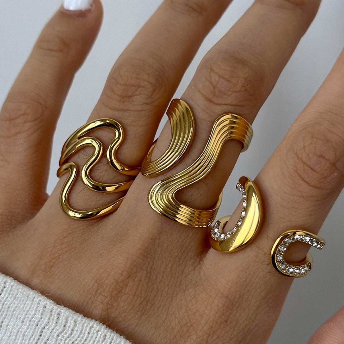 Elvie – Offene Ring mit unregelmäßigen Wellen