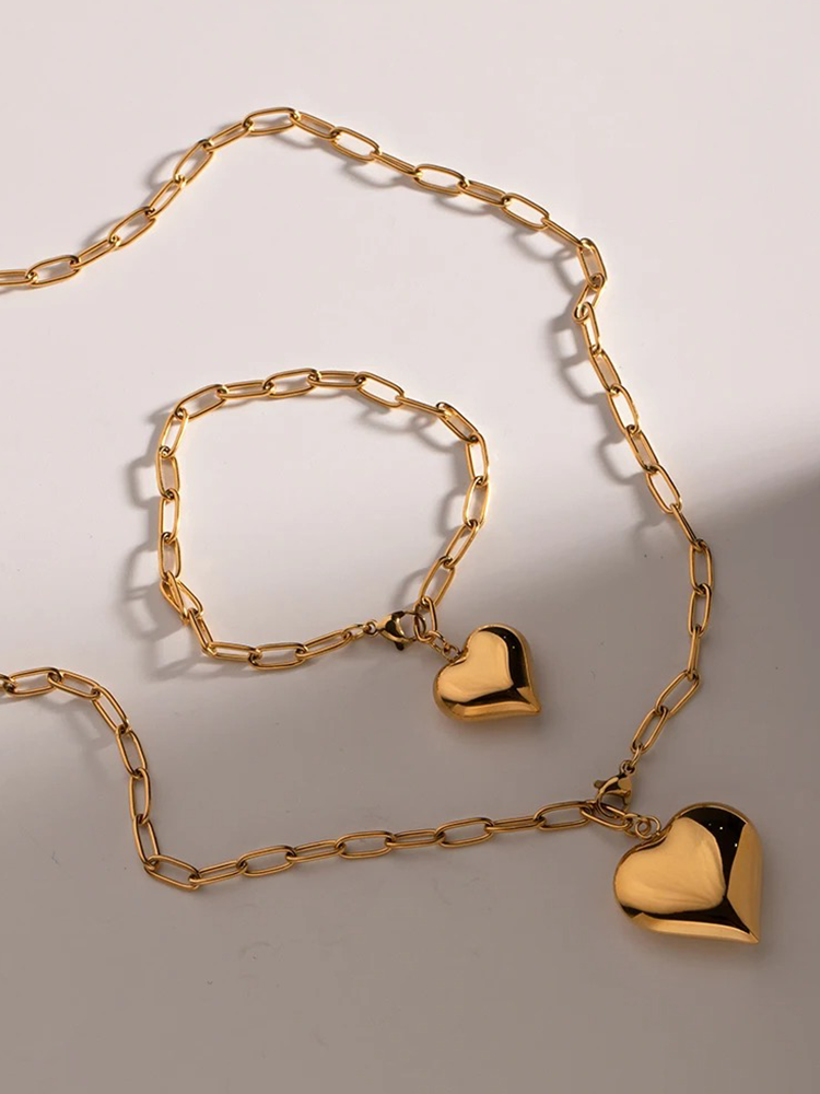 Babette – Vergoldete Paperclip-Halskette mit goldenen Herzen