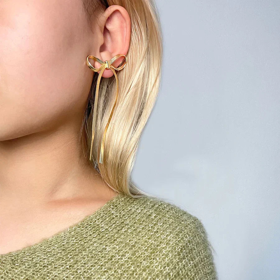 Nira – Zarte Knoten-Ohrringe