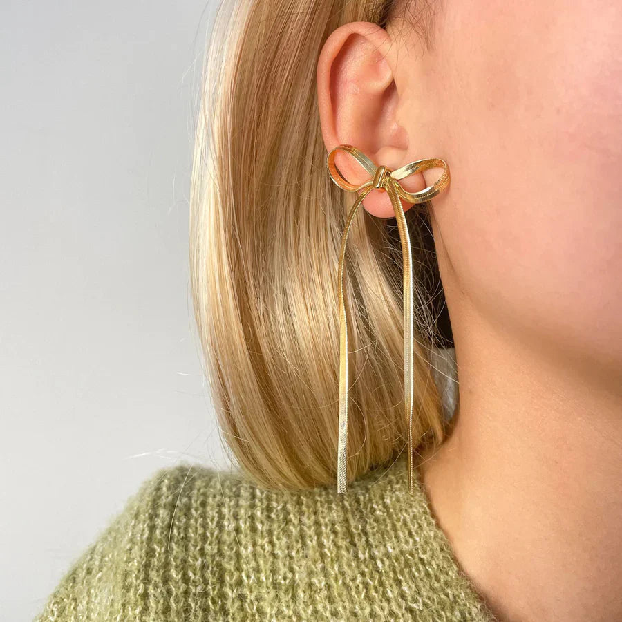 Nira – Zarte Knoten-Ohrringe