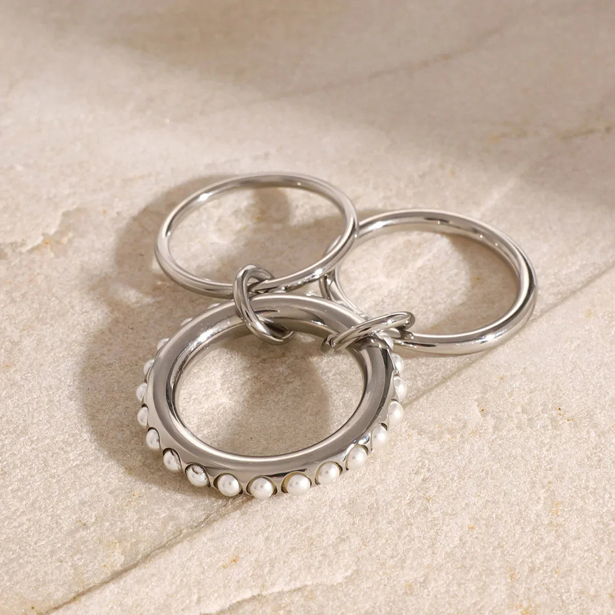 Briana – Eleganter Gestapelter Perlenring