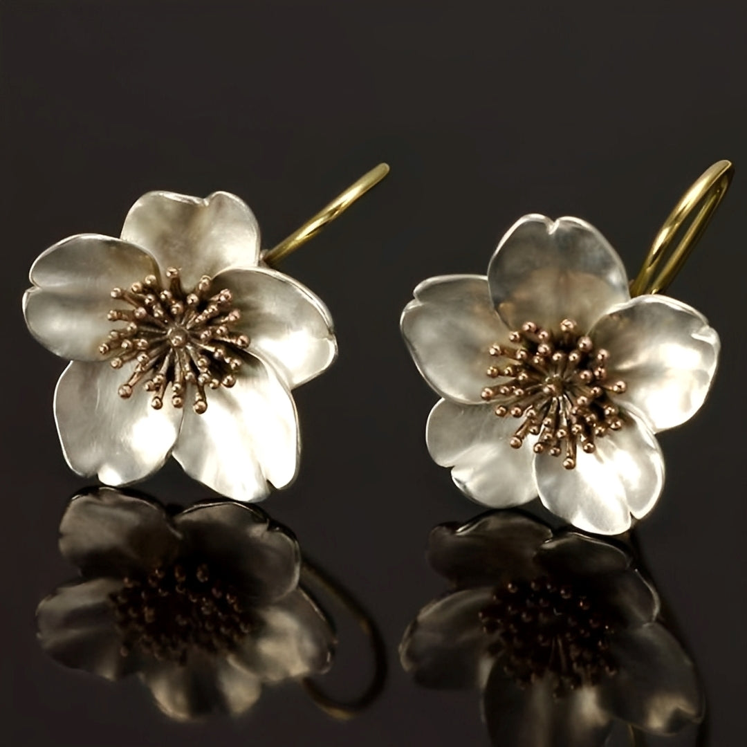 Mindy – Blumenohrringe aus Silber und Gold
