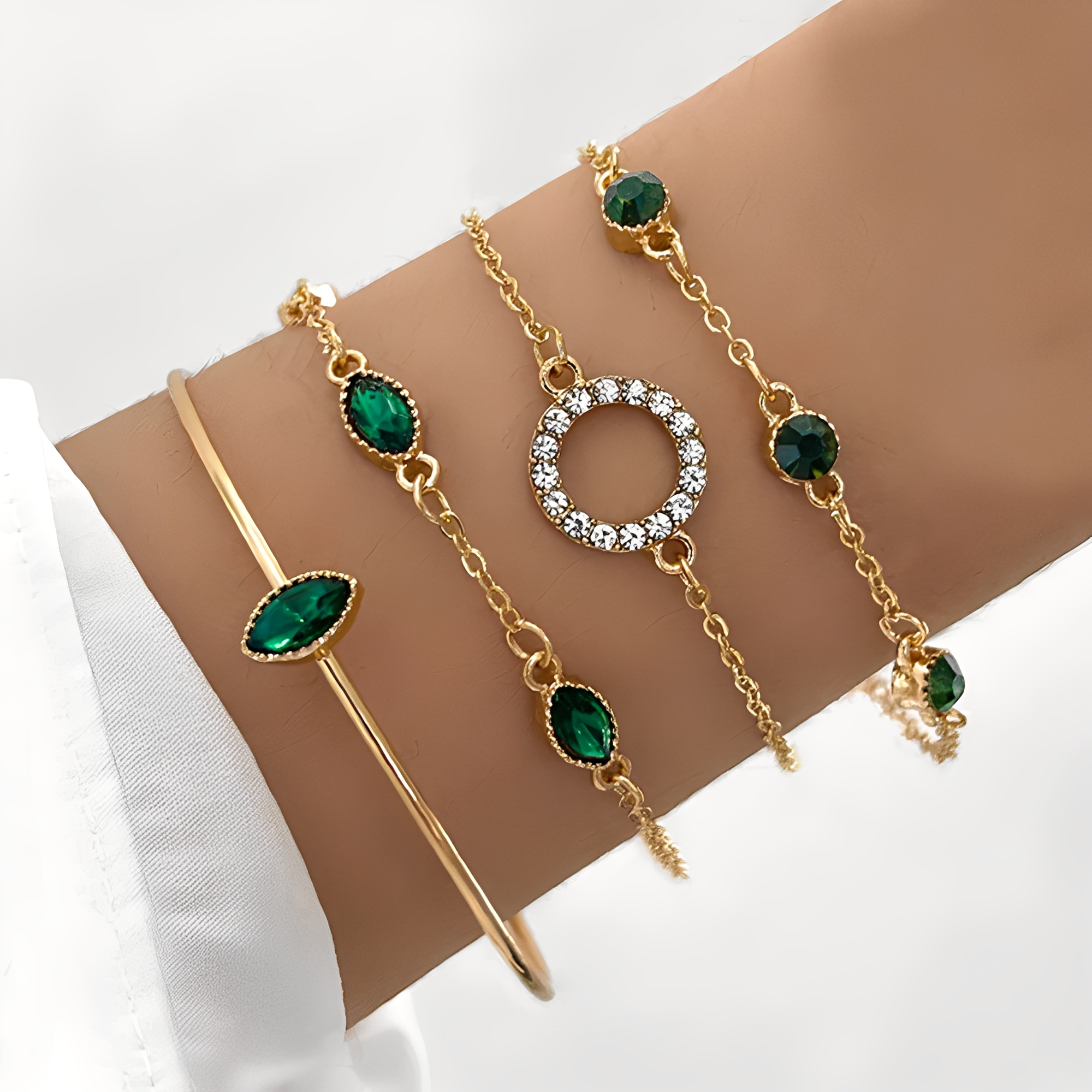 Maelis – Pack von Armbändern mit Grünen Kristallen Verziert