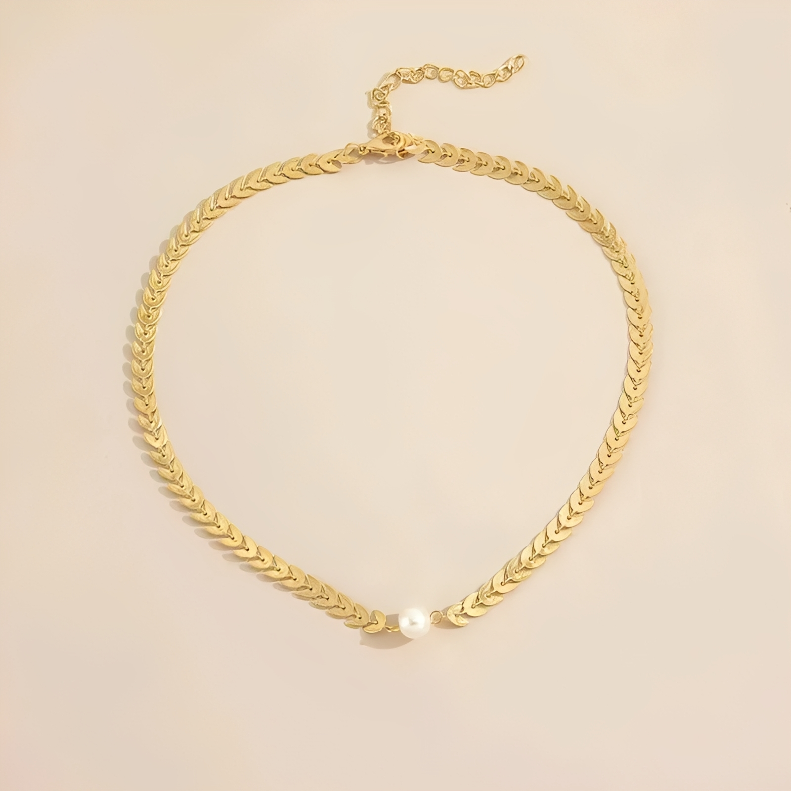 Phoebe – Zeitlose Halskette in Gold & Perle