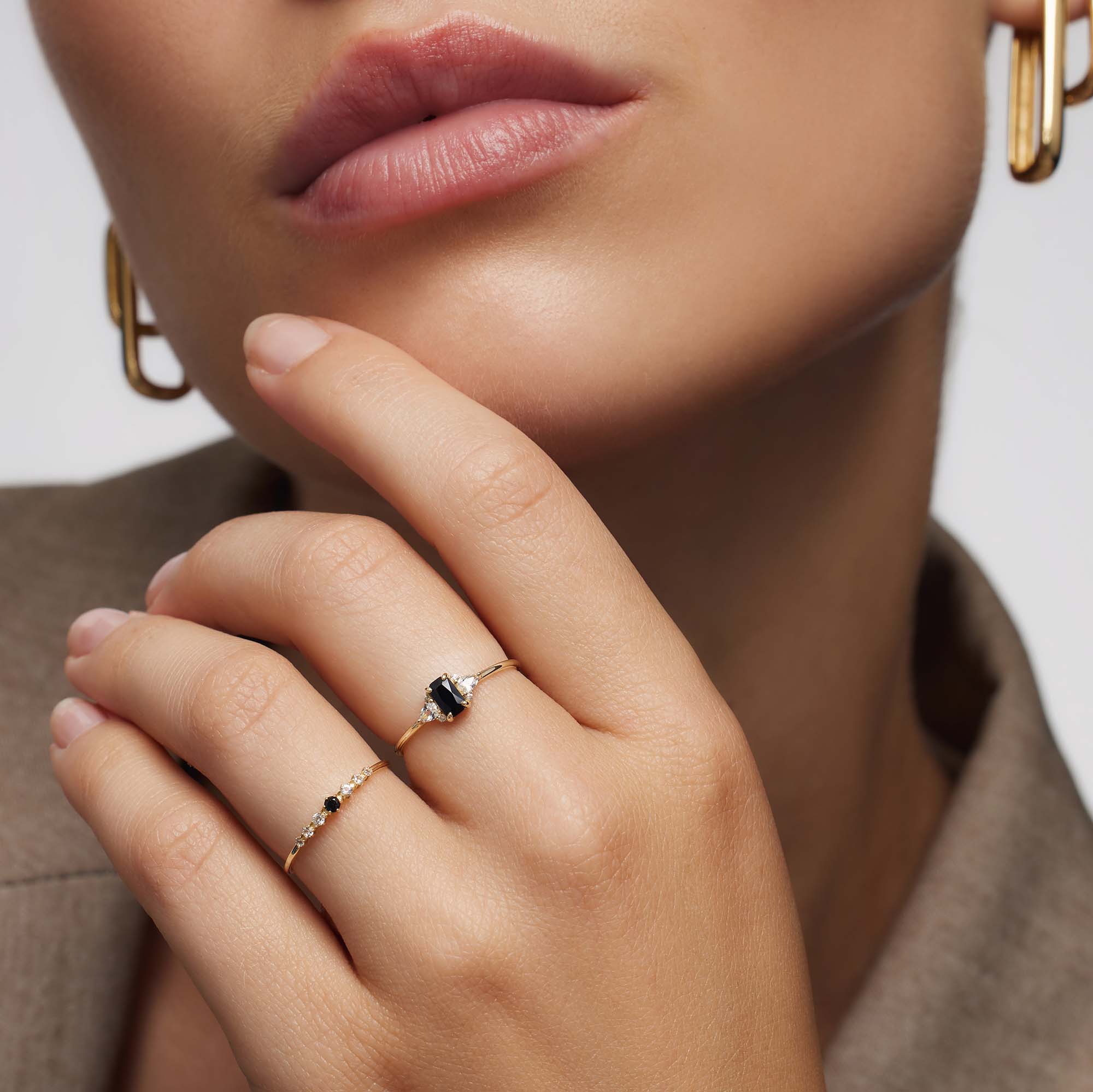 Kaye – Ring Baguette in Schwarzem Spinell