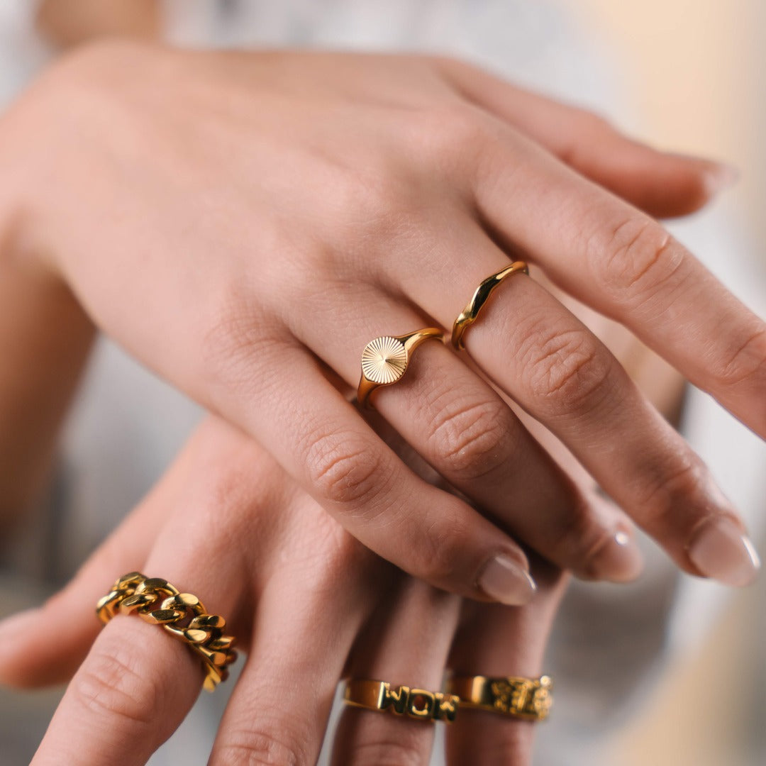 Amane – Siegelring Sonne Gold 18K