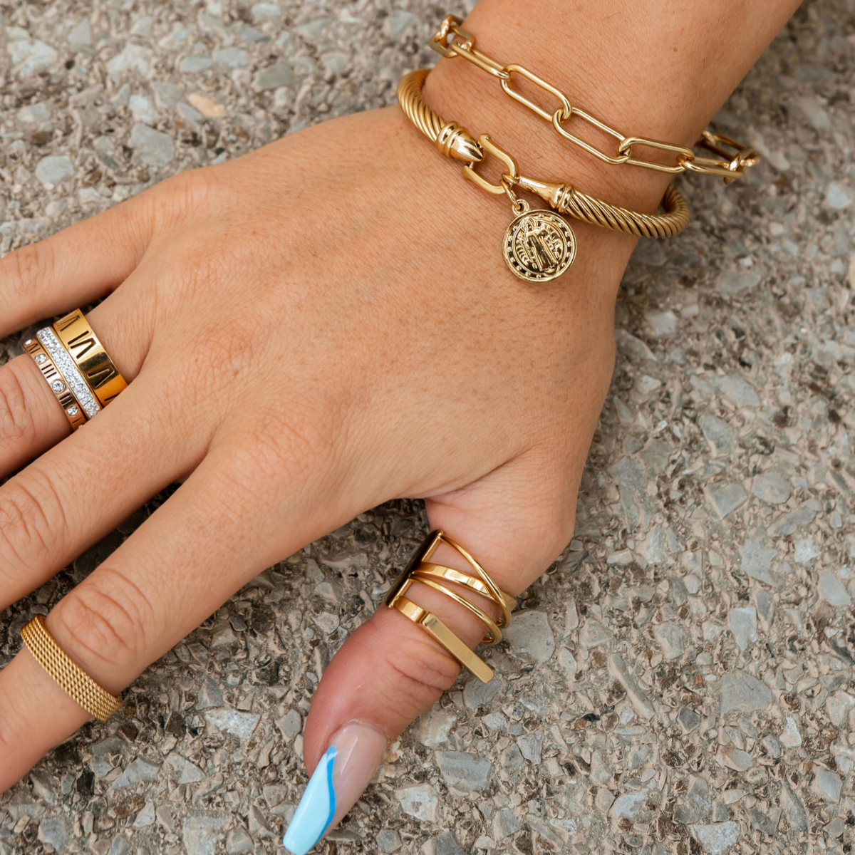 Shane – Armband mit einem Pendant Stück Gold