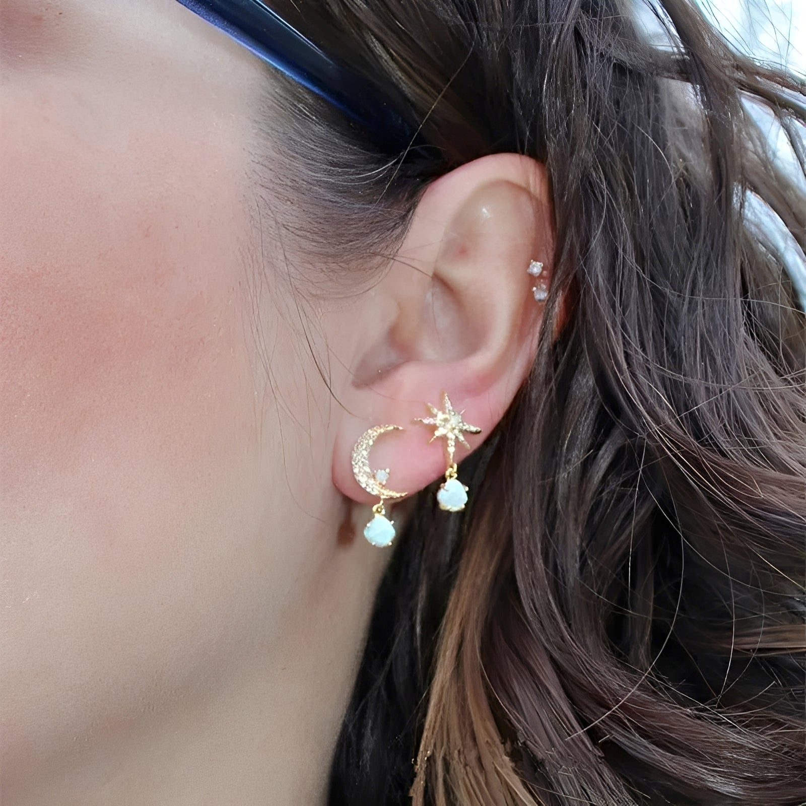 Astra – Goldene Ohrringe Mond & Stern in Opal