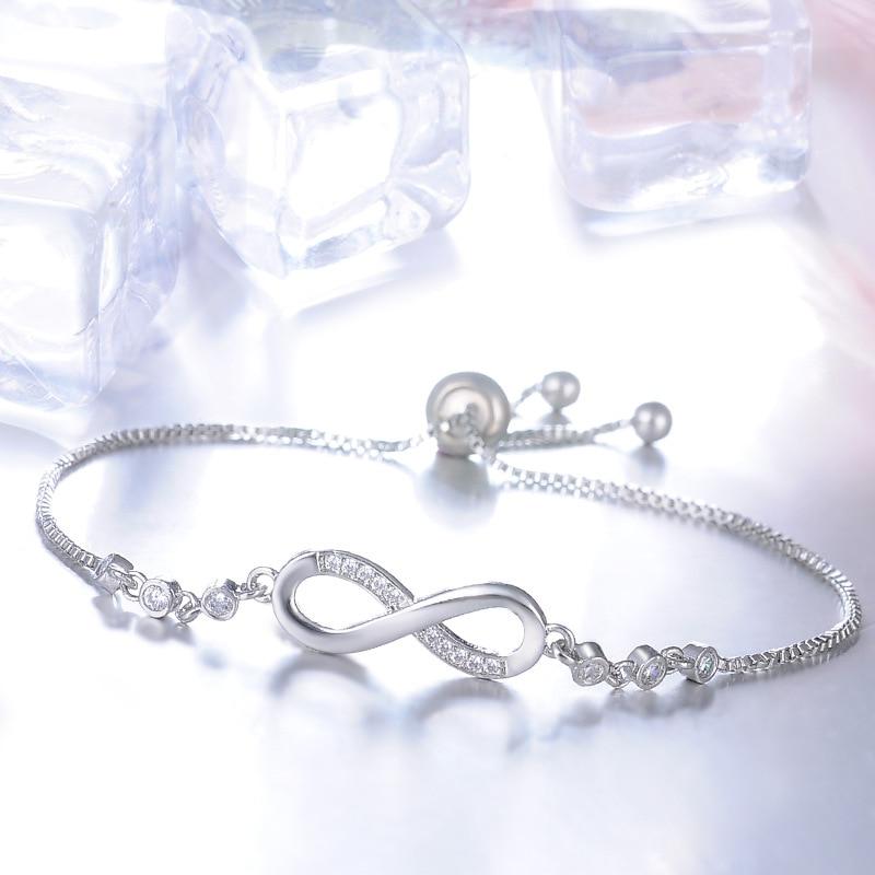 Inaya – Verstellbares Unendlichkeit-Armband in Silber