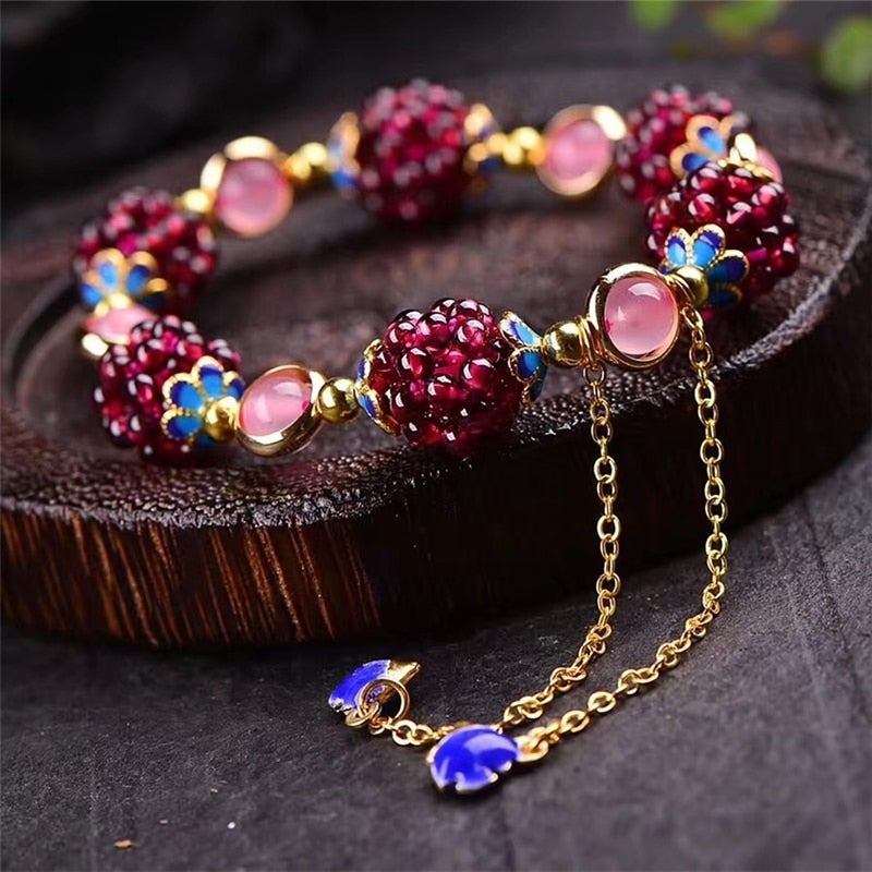 Maelis – Armband aus Natursteinen Typ Beeren