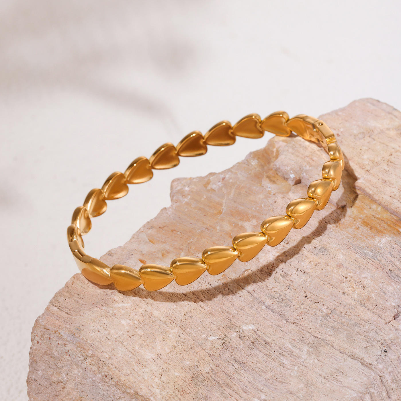 Amoria – Herzarmband vergoldet aus Edelstahl