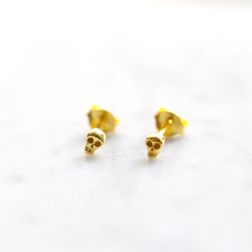 Reem - Kleine Totenkopf-Ohrstecker