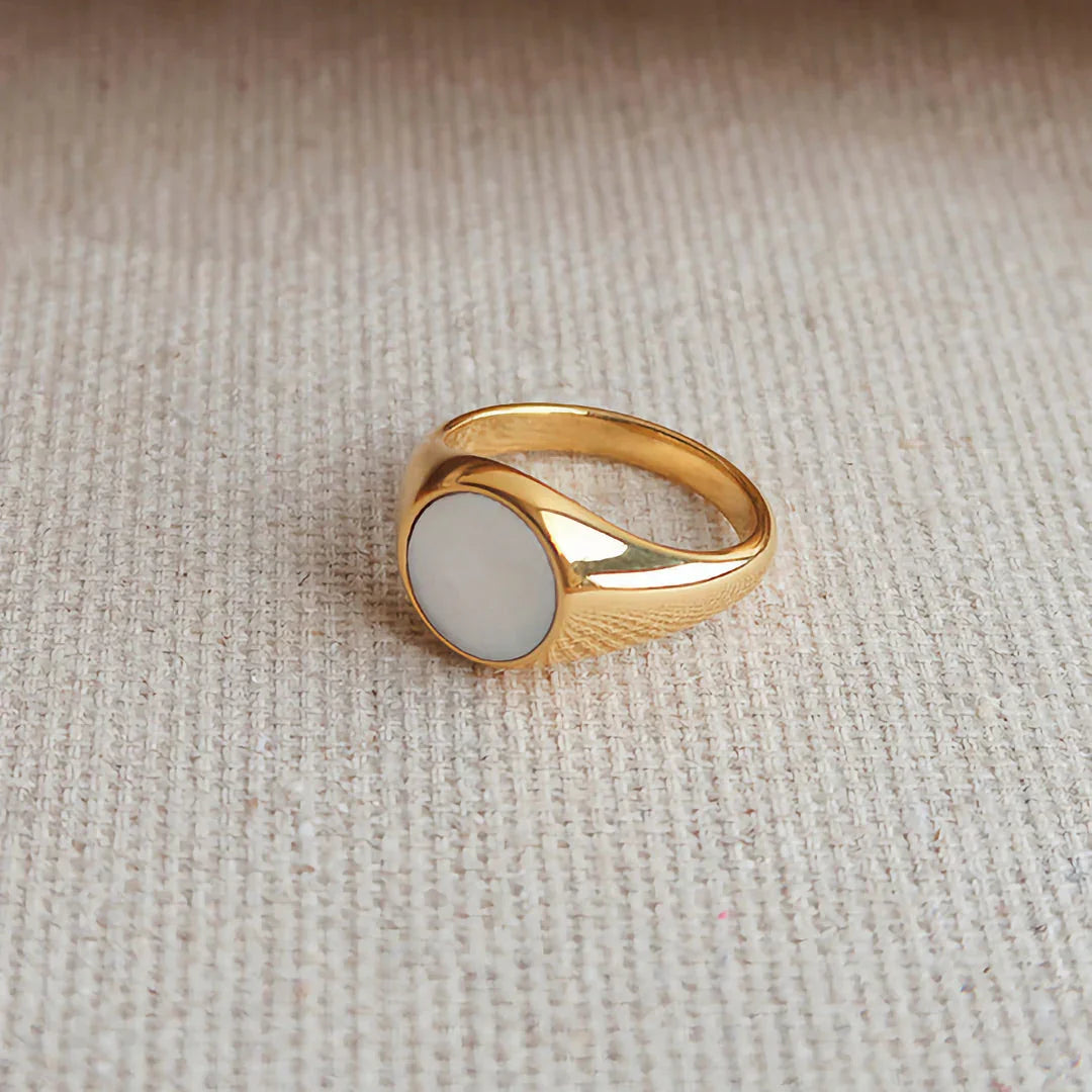 Daphne – Ring aus Gold mit Perlmutt