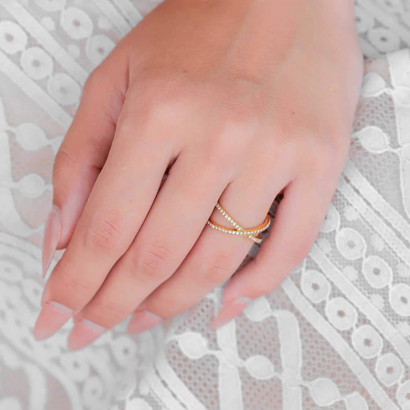 Nadia – Bague Kreuz aus Gold und Diamanten