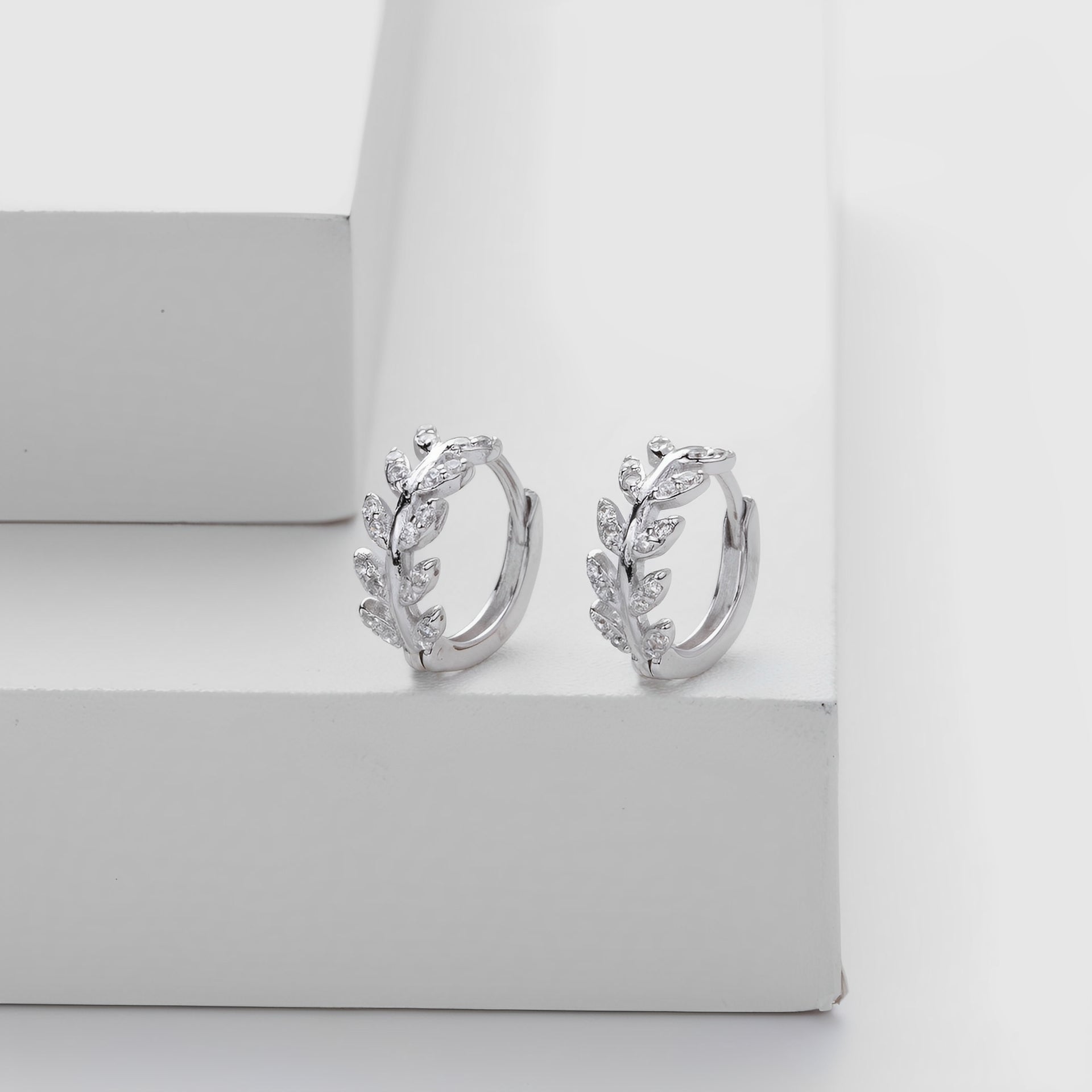 Estela – Elegante Ohrringe mit Zirkonia 5A und Silber