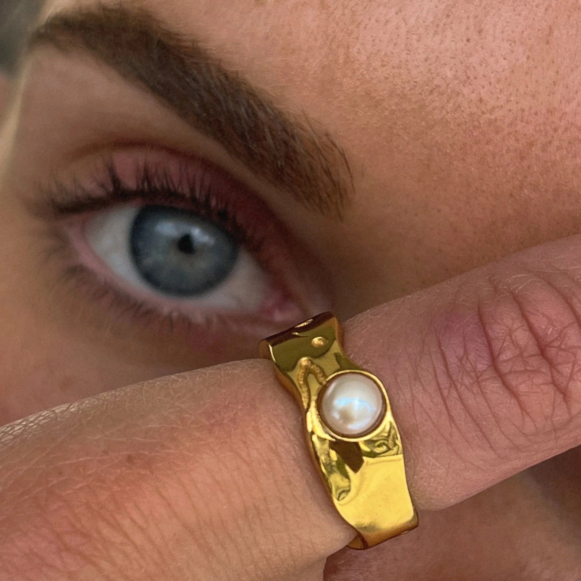 Zayra – Vintage-Ring mit Naturperle in Gold