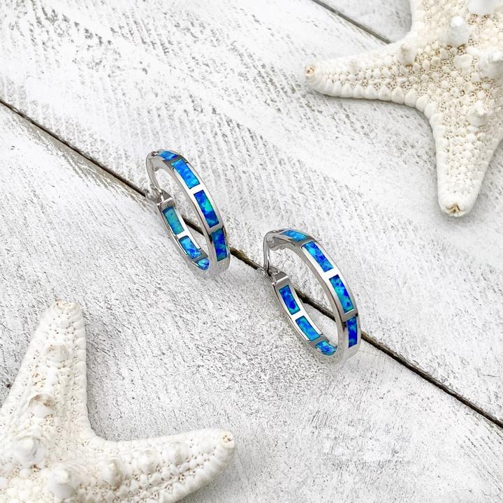Naia – Ohrringe aus Silber und Opal mit Meeresinspiration