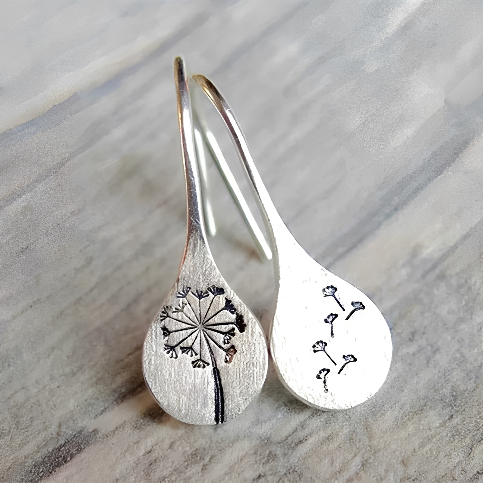Yara – Ohrringe mit Löwenzahnblatt aus 925 Sterlingsilber