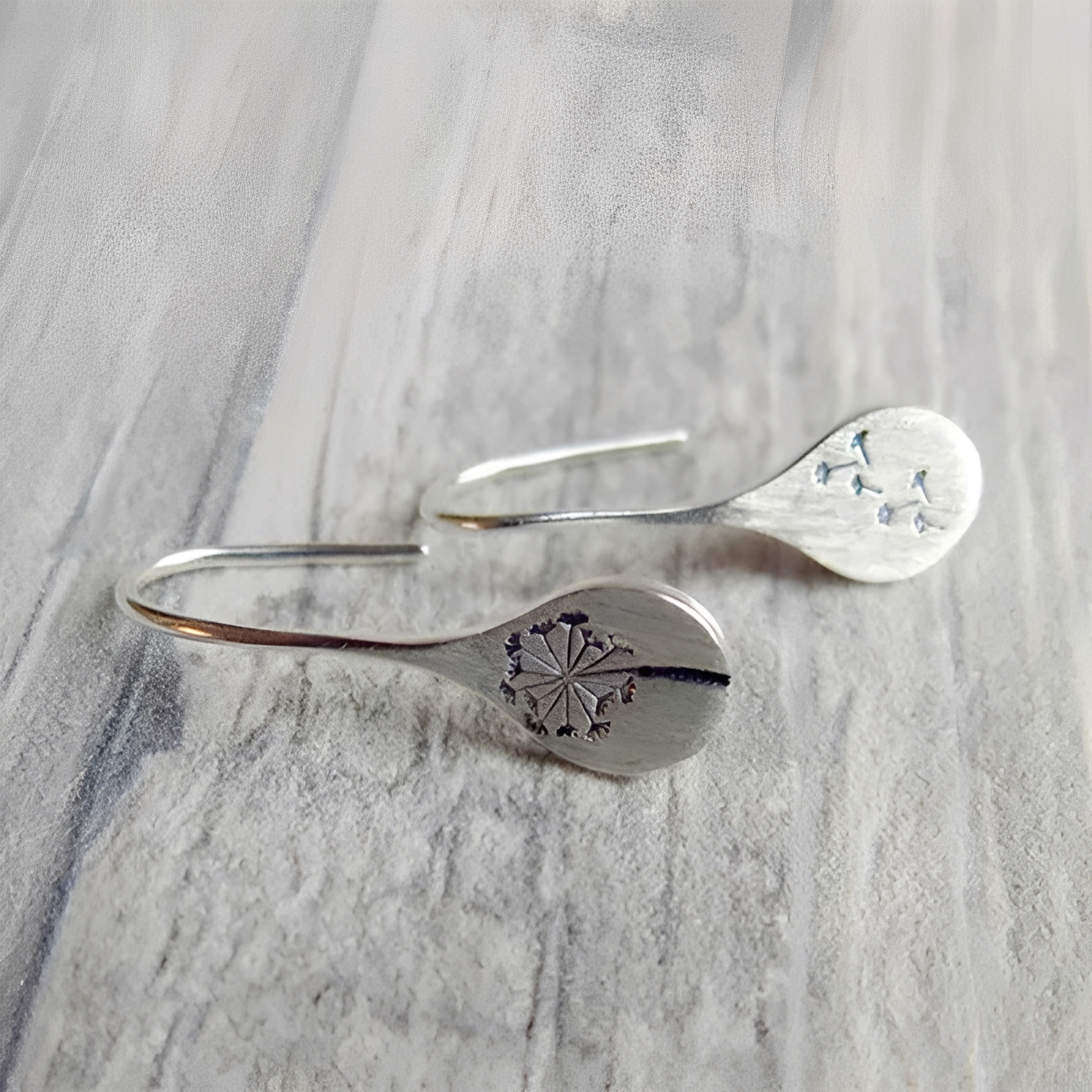 Yara – Ohrringe mit Löwenzahnblatt aus 925 Sterlingsilber