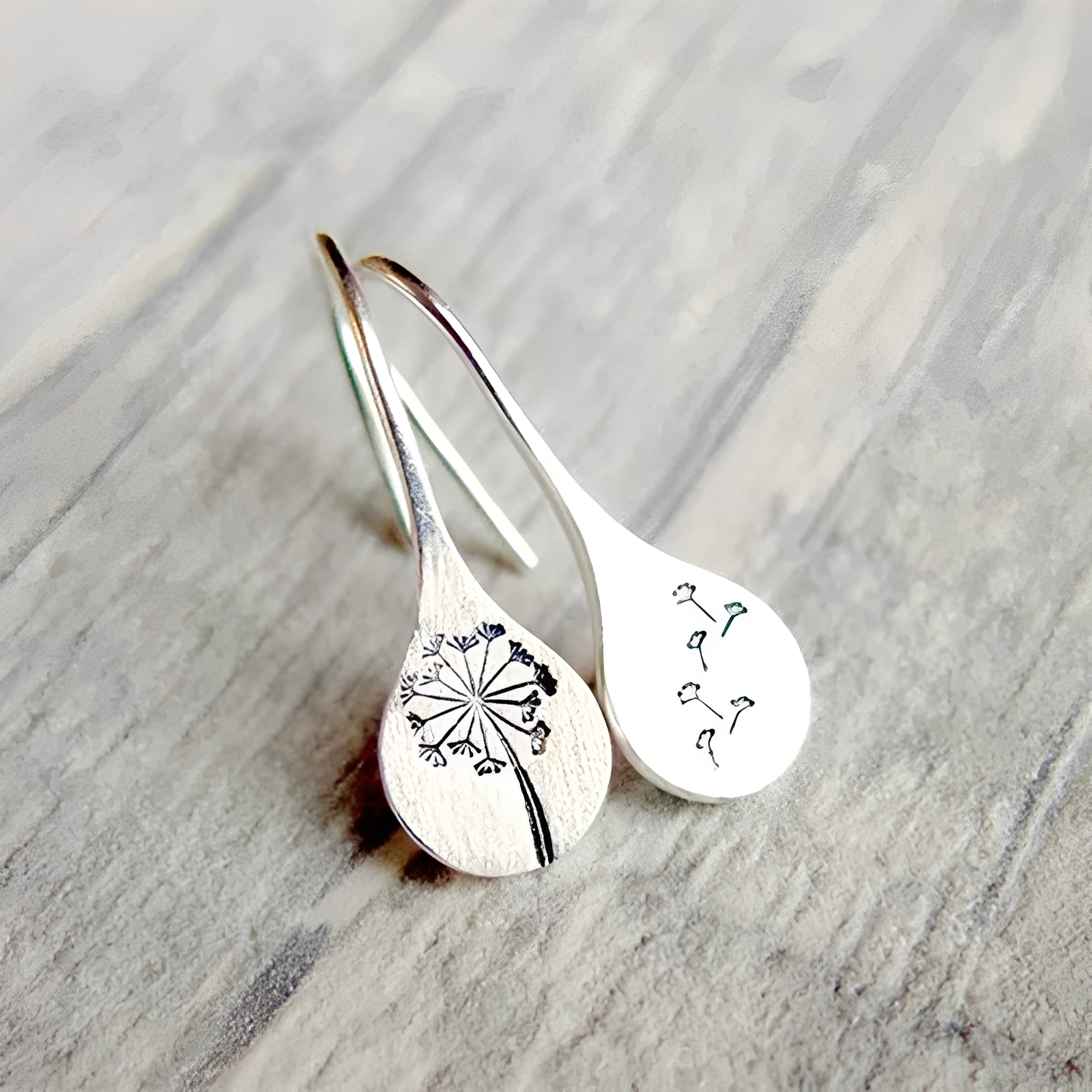 Yara – Ohrringe mit Löwenzahnblatt aus 925 Sterlingsilber