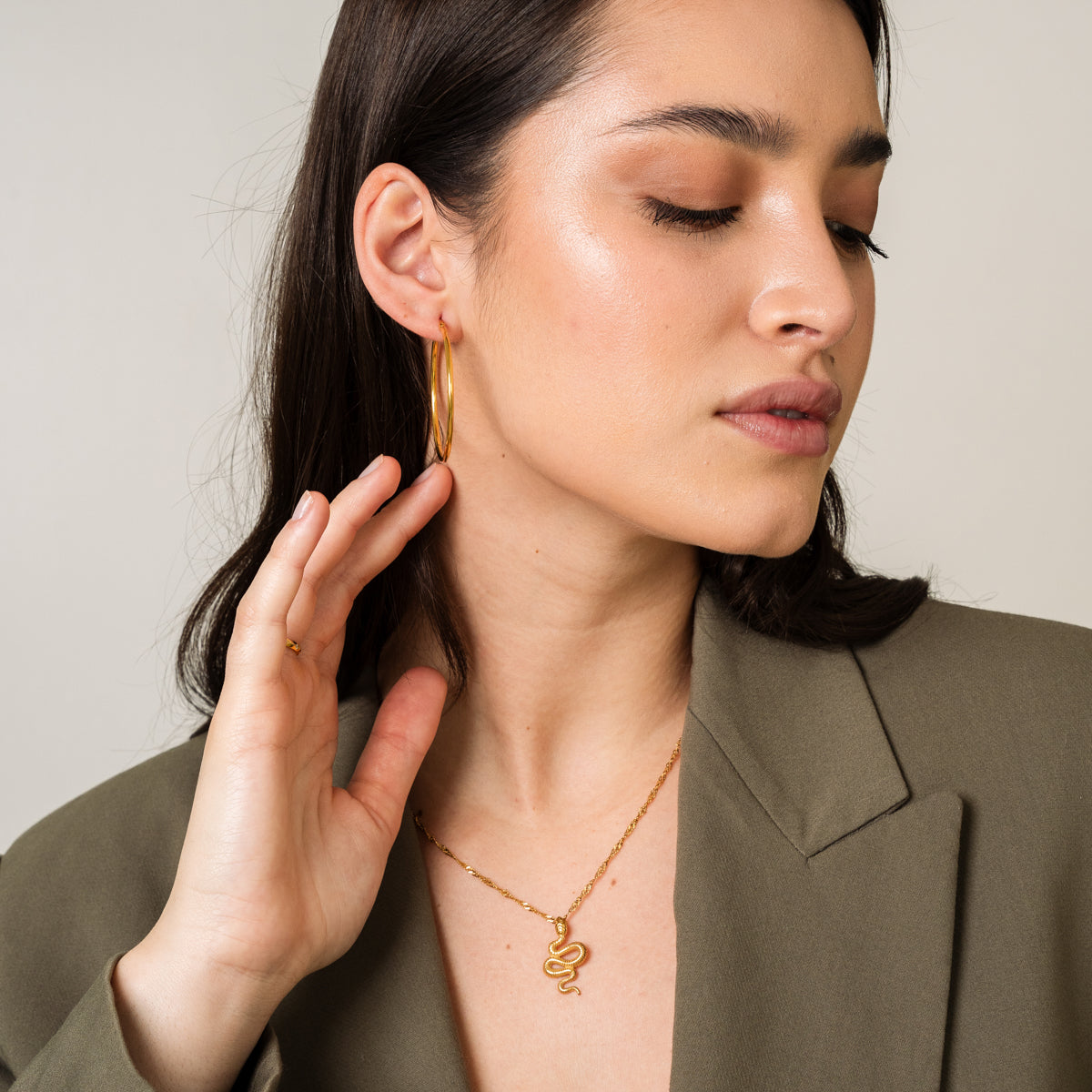 Camille – Goldene Elegante Creolen