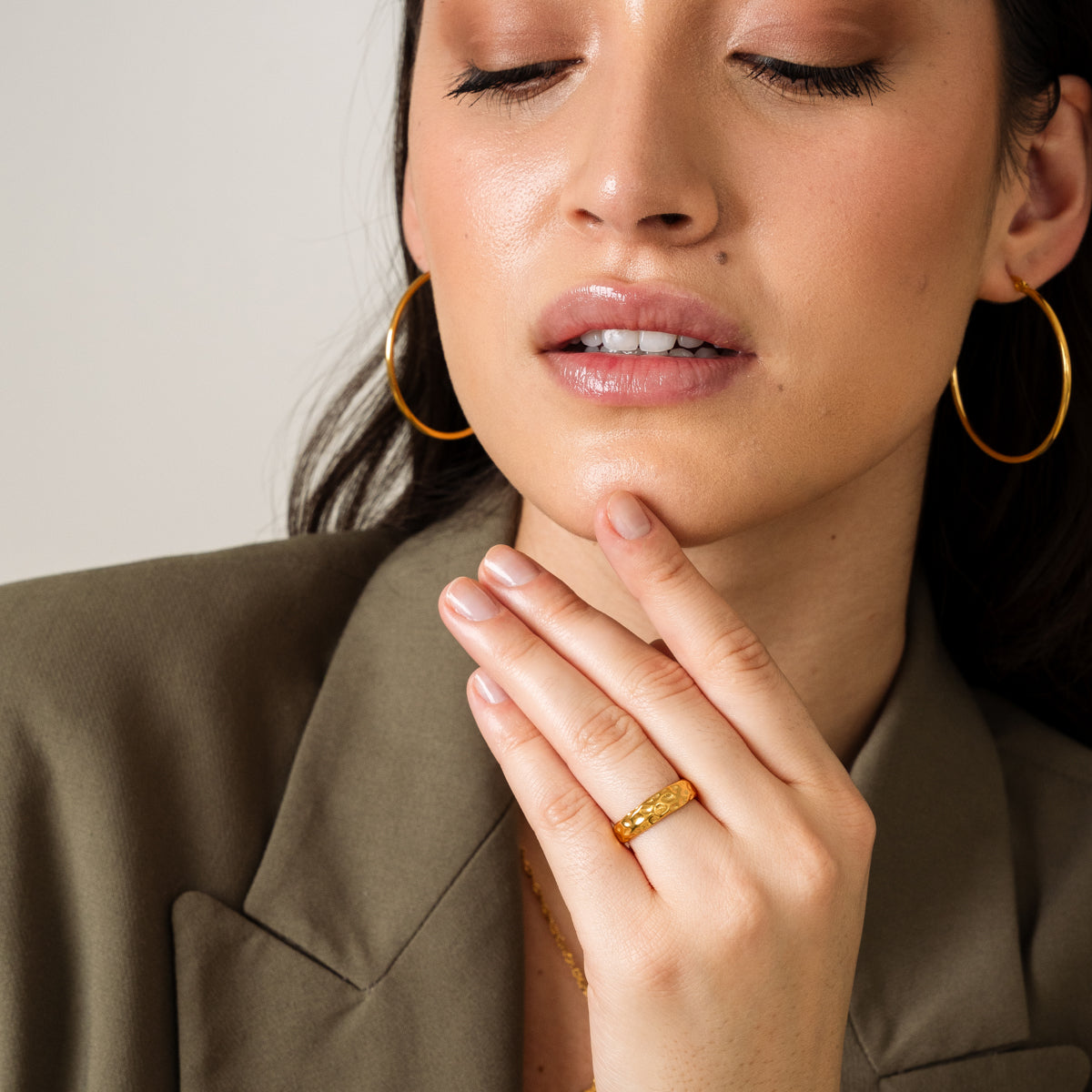 Camille – Goldene Elegante Creolen
