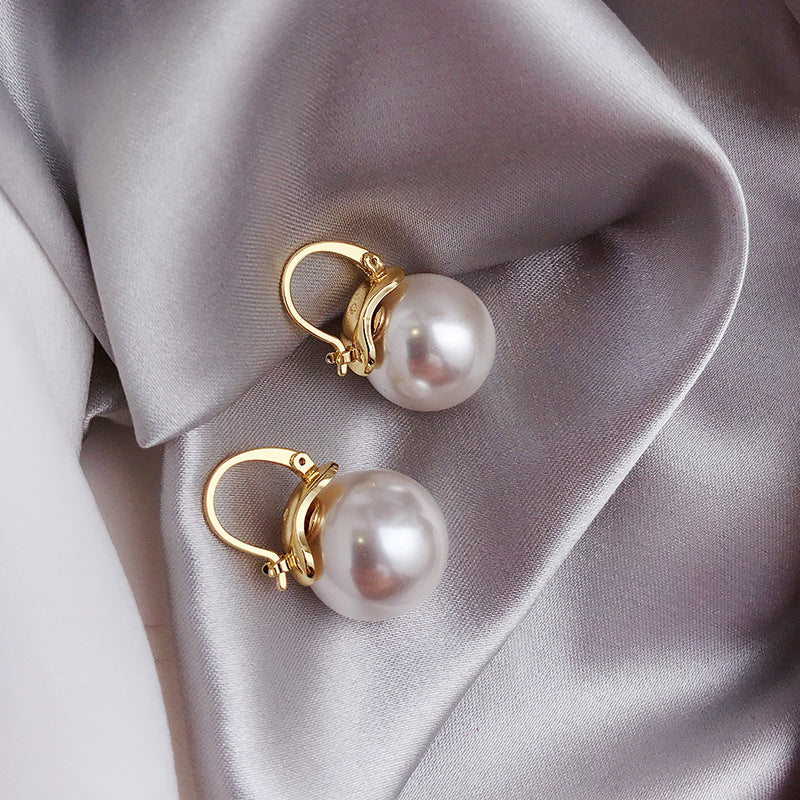 Dione – Creolen Perle & Gold im Zeitlosen Stil