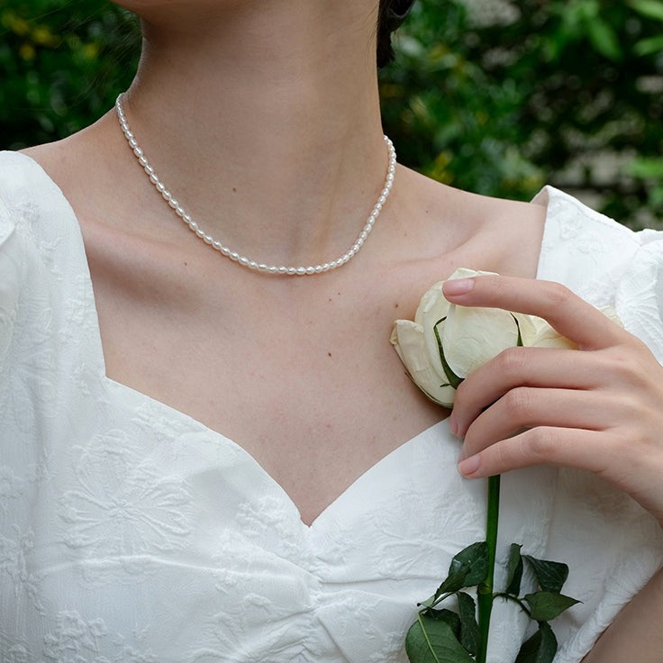 Dahlia – Collier von Edelsteinen
