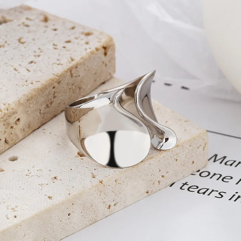 Zerelle – Eingewickelter Ring aus Sterlingsilber