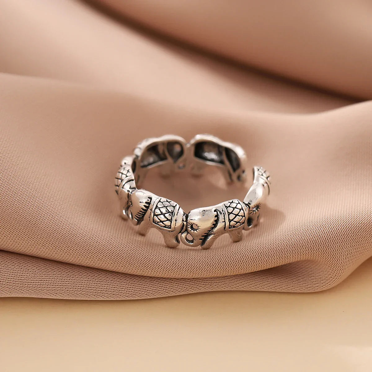 Amira – Ring Eleganz Royal Elefant